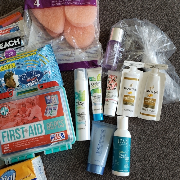 Travel Accessories Beauty Bundle Emergency Kit - Picture 3 of 5